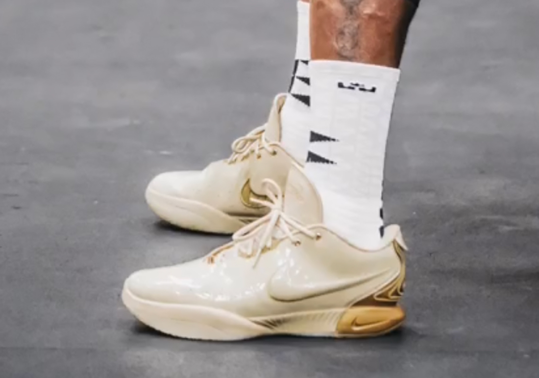 レブロンハイカットバスケットシューズ ベージュ Lebron JamesシグネチャーモデルLebron21初公開 特徴を解説 | バッシュ.com