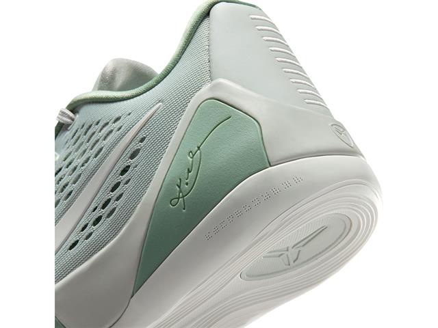 KOBE IX ELITE LOW EM PROTRO カラーバリエーション