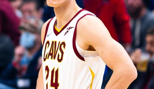 ラウリ・マルカネンの着用バッシュまとめ【2025-26シーズン最新】