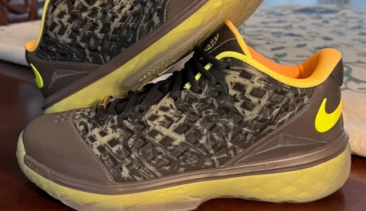 Nike Kobe 3 Low Protro「EYBL」PEが公開！ヴォルト×チャコールのAAUインスパイアドデザイン