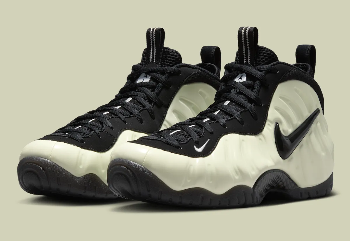 Nike Air Foamposite Pro Glow in the Dark